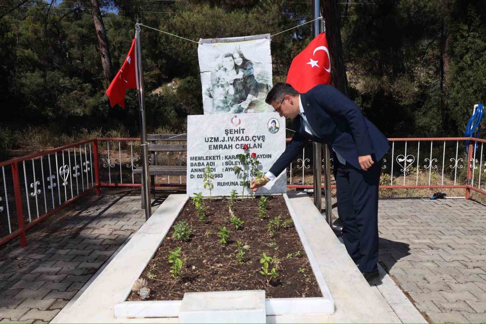 Şehit Uzman Çavuş Ceylan, mezarı başında anıldı