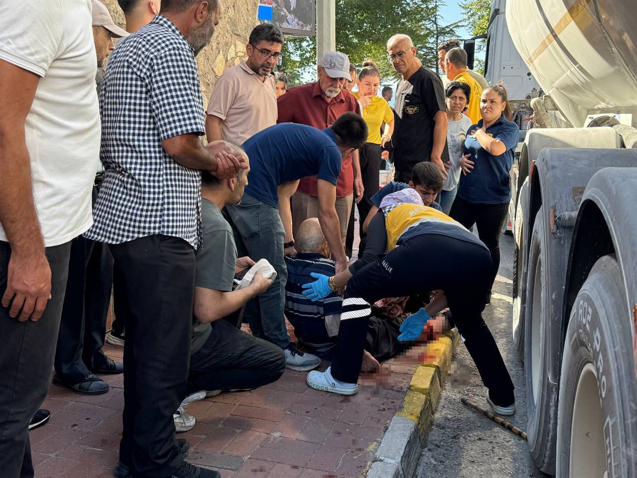 Tırın çarptığı yaşlı adam 24 gündür süren yaşam mücadelesini kaybetti