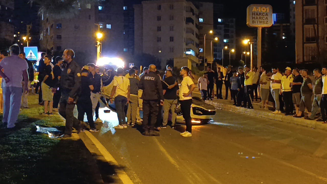 Kahramanmaraş’ta hafif ticari araçla çarpışan otomobil takla attı: 1 ağır yaralı