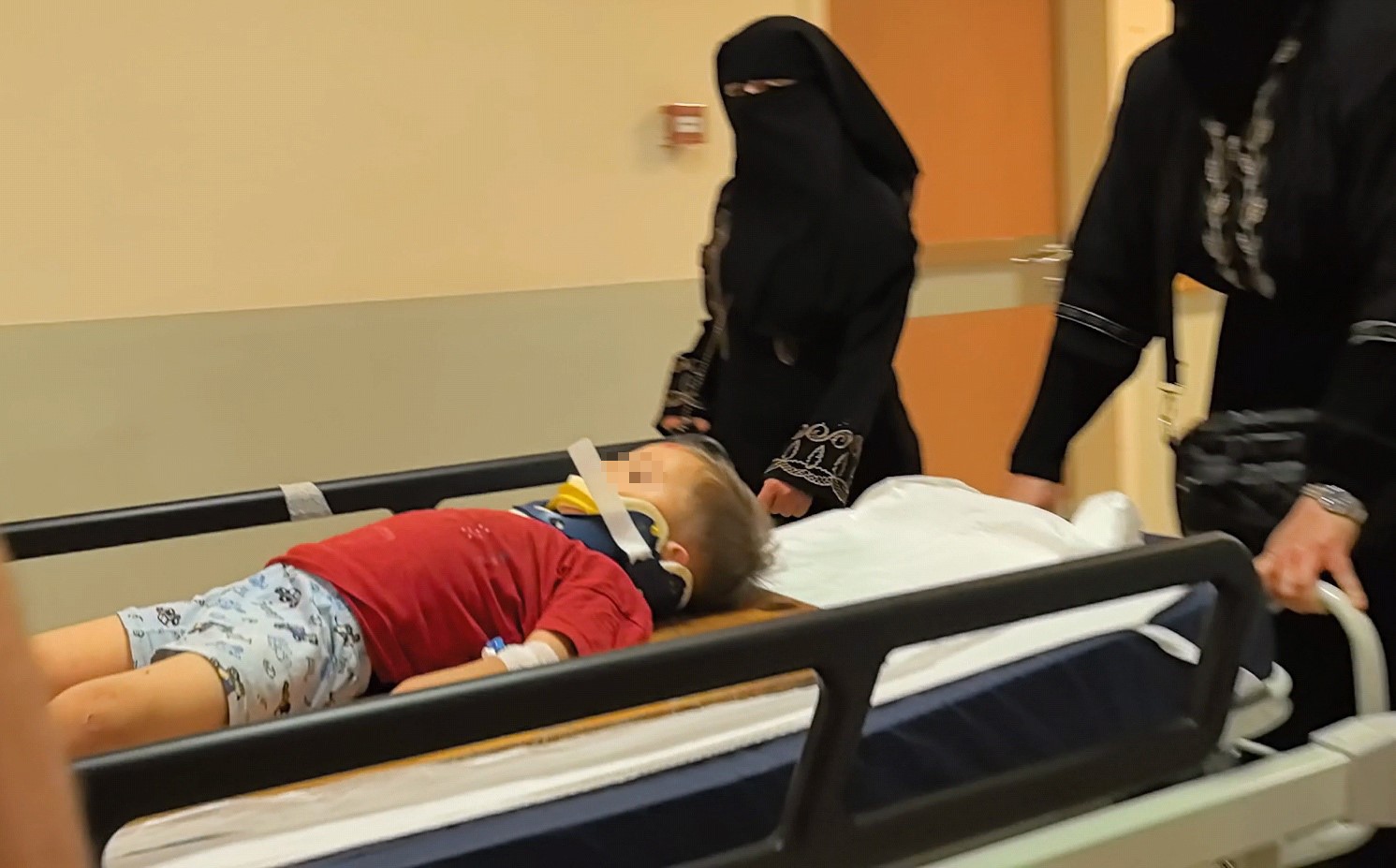 İnegöl’de balkondan düşen 3 yaşındaki çocuk ağır yaralandı