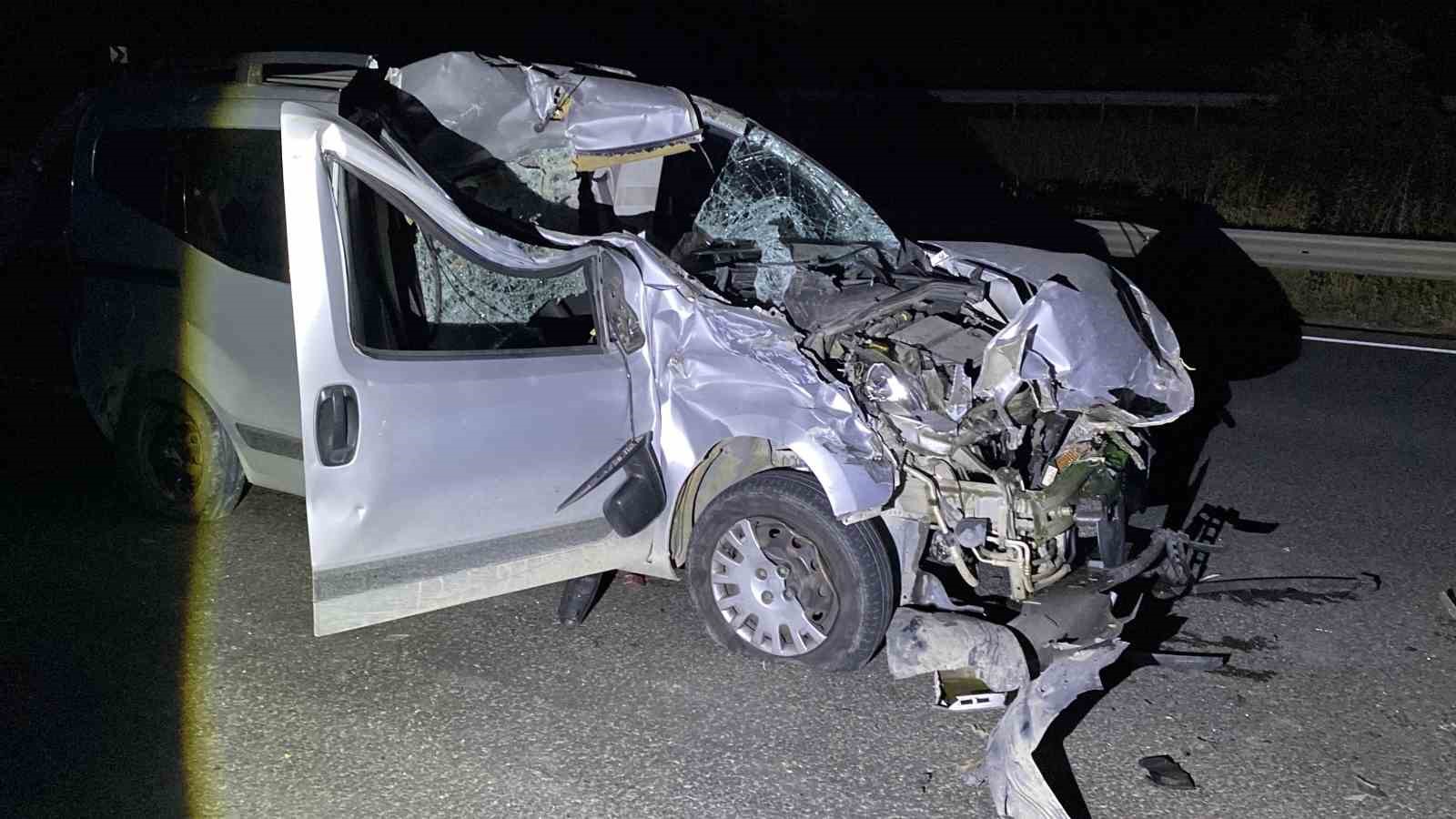 Bursa’da kontrolden çıkan araç tıra çarptı: 1 ağır yaralı