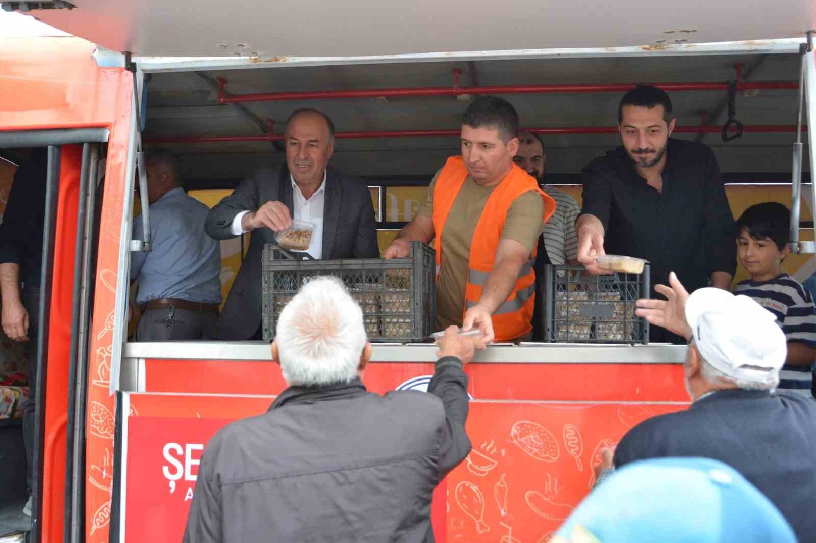 Alaca Belediyesi’nden vatandaşlara aşure ikramı