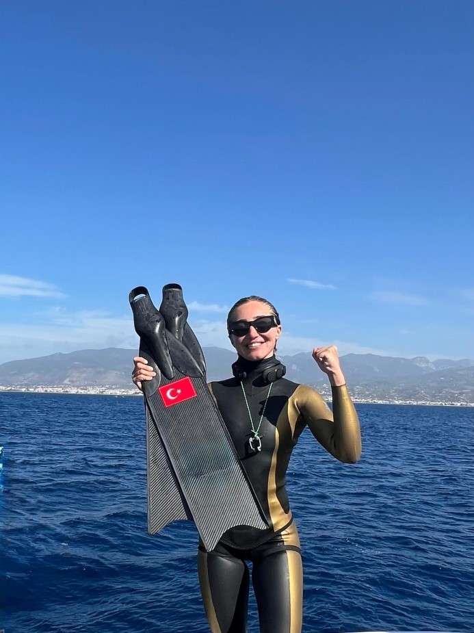 Şahika Ercümen’den 4 günde 4 altın madalya