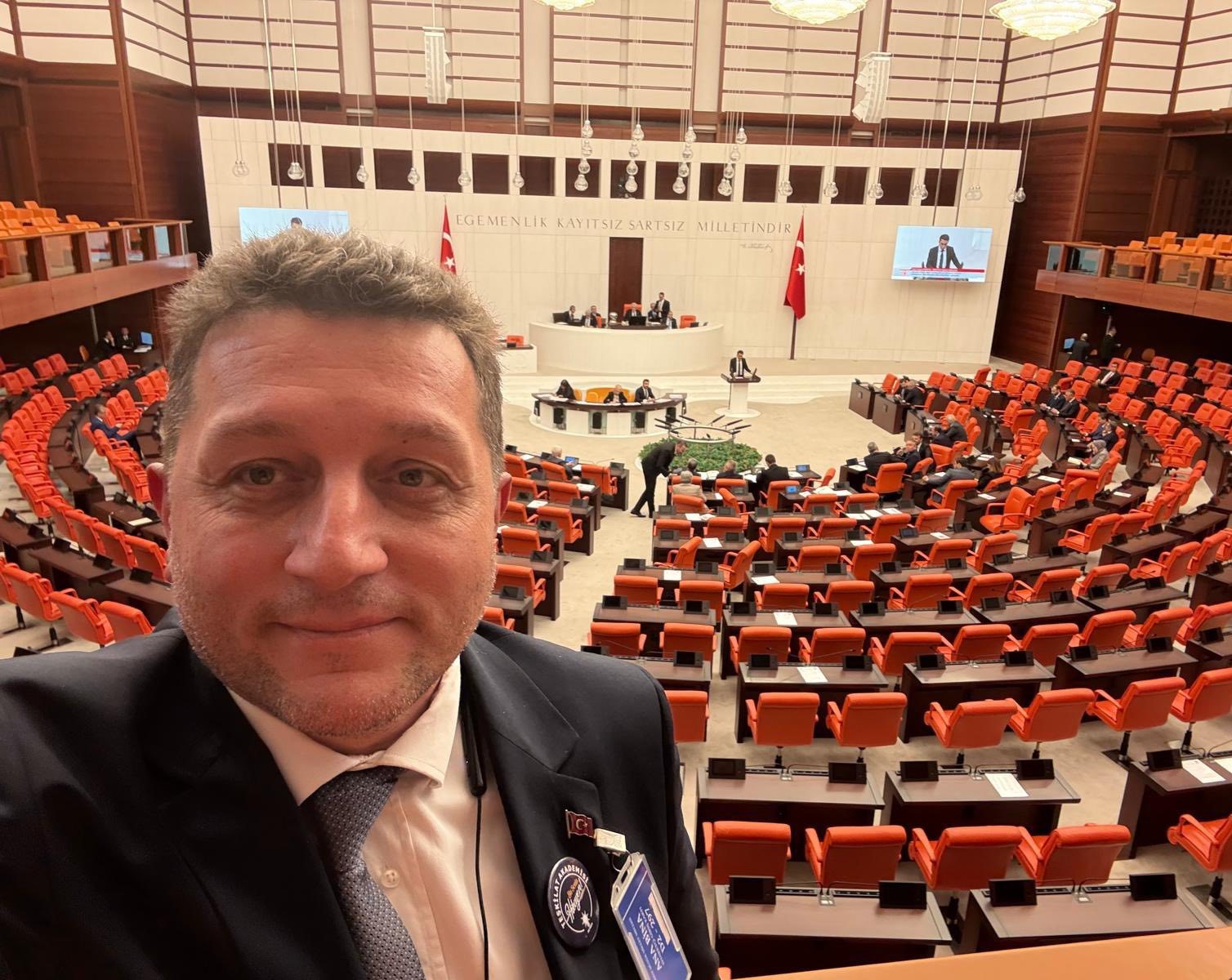 AK Parti Vezirköprü İlçe Başkanı Ali Faik Çamurcu görevinden istifa etti