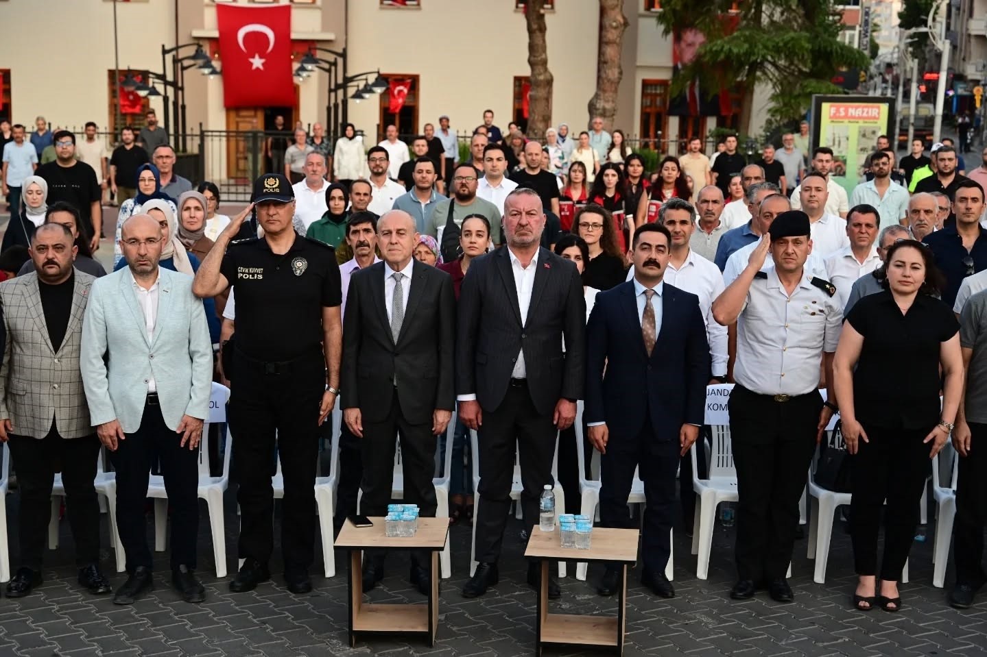 Karabatı’dan bayrağın gölgesinde milli birlik vurgusu