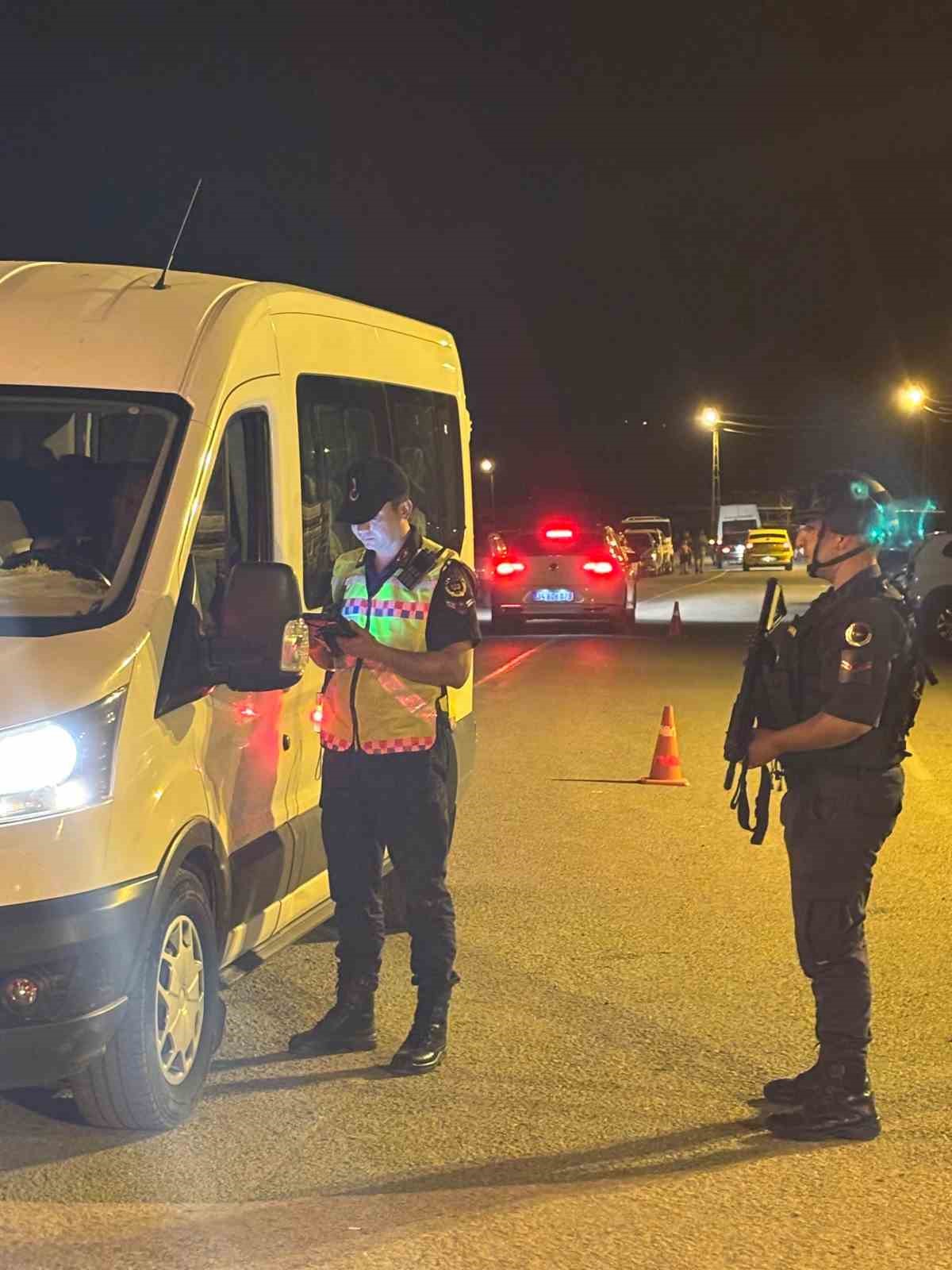 Muş’ta jandarmadan huzur ve güven uygulaması: Aranan 16 kişi yakalandı