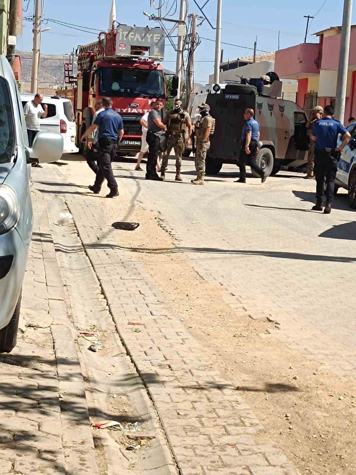 Mardin’de eşi ve iki çocuğunu rehin alan şahıs ikna edildi