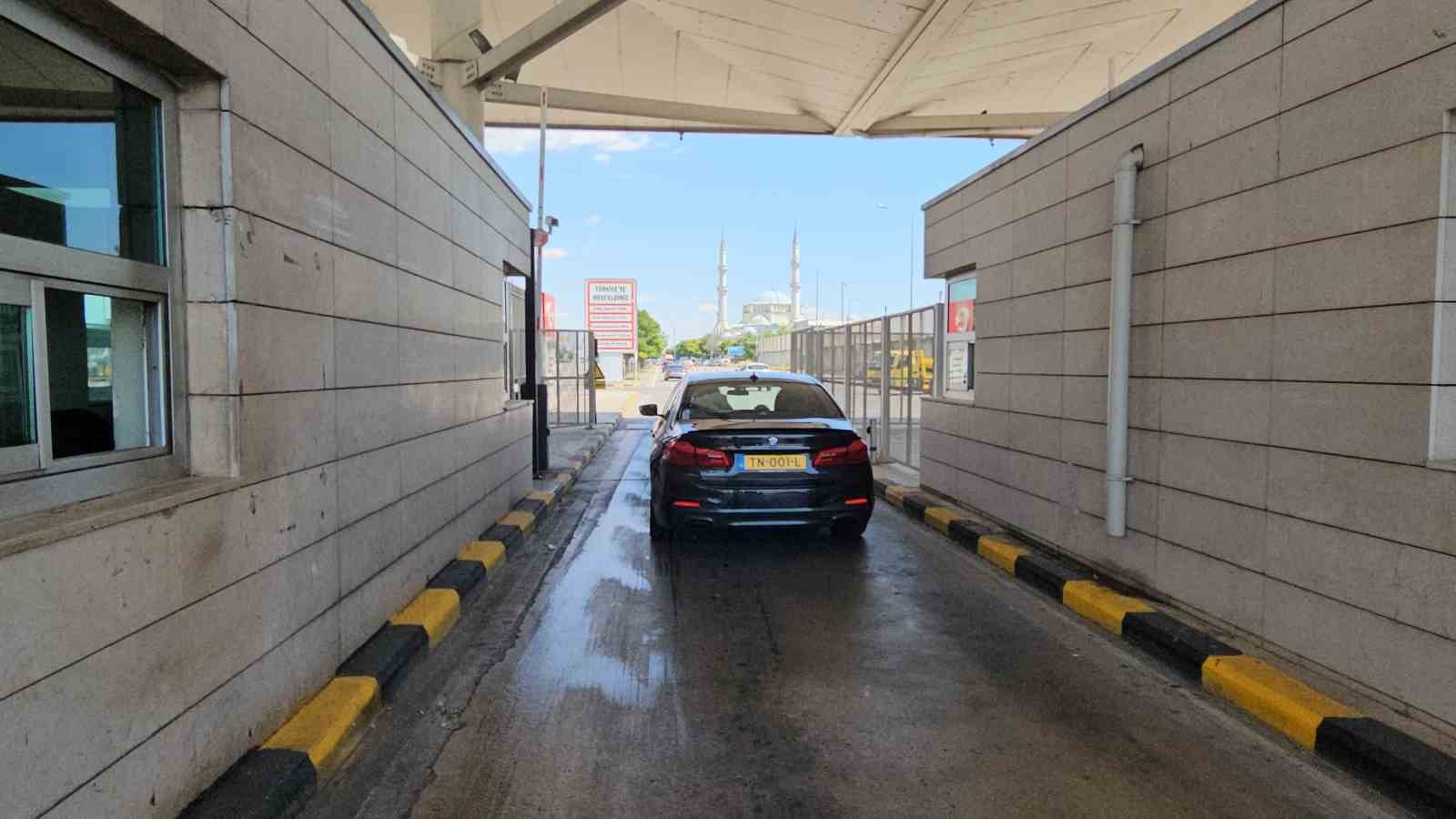 Gurbetçilerin zorlu yolculuğu: Sınır kapılarında rüşvet ve bekleyiş