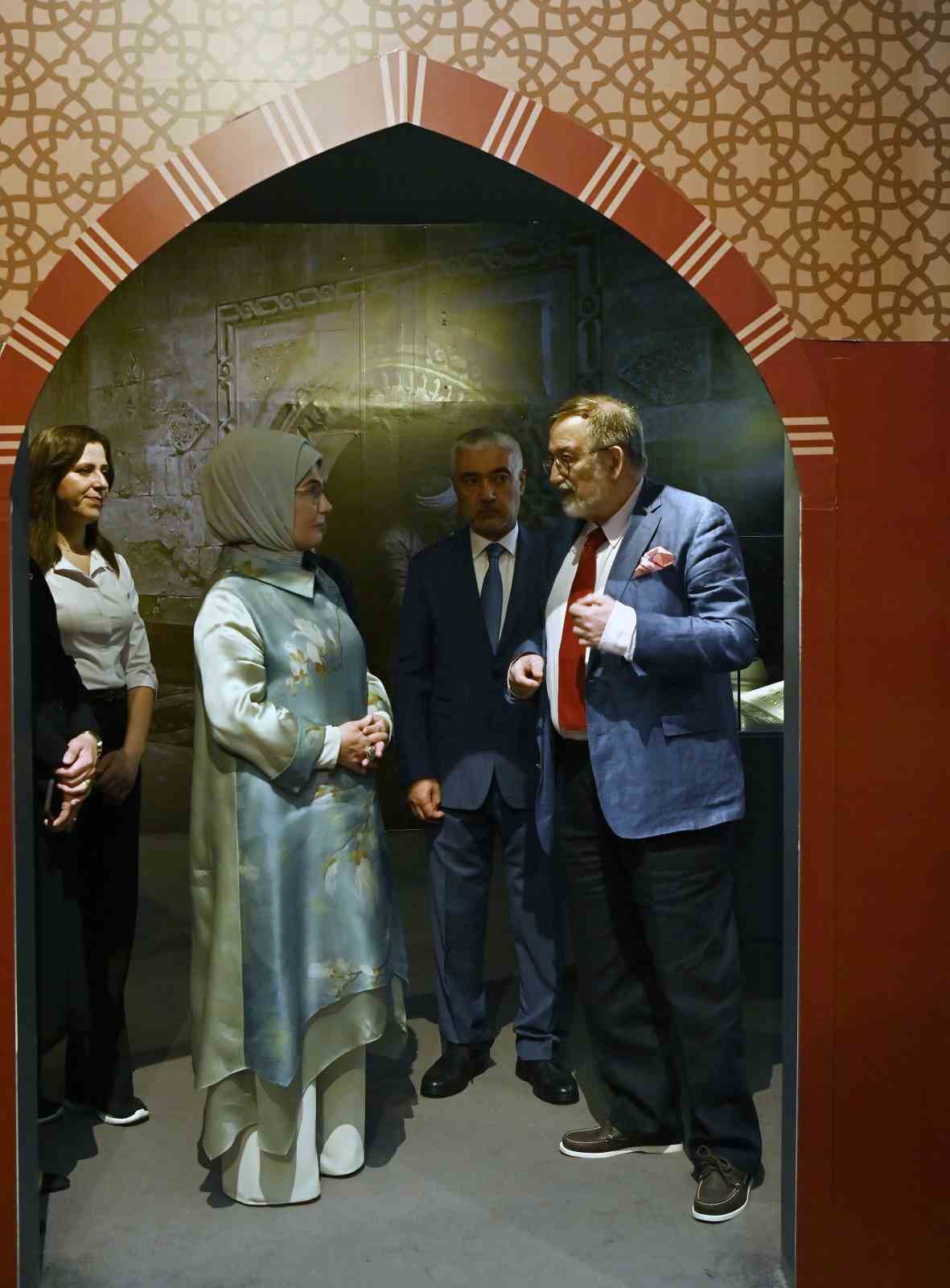 Emine Erdoğan Anadolu Selçukluları Sergisi’ni ziyaret etti