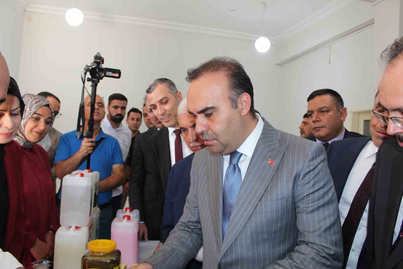 Bakan Kacır ve Bak, Siirt’te ’Çalışan ve Üreten Gençler Programı’na katıldı