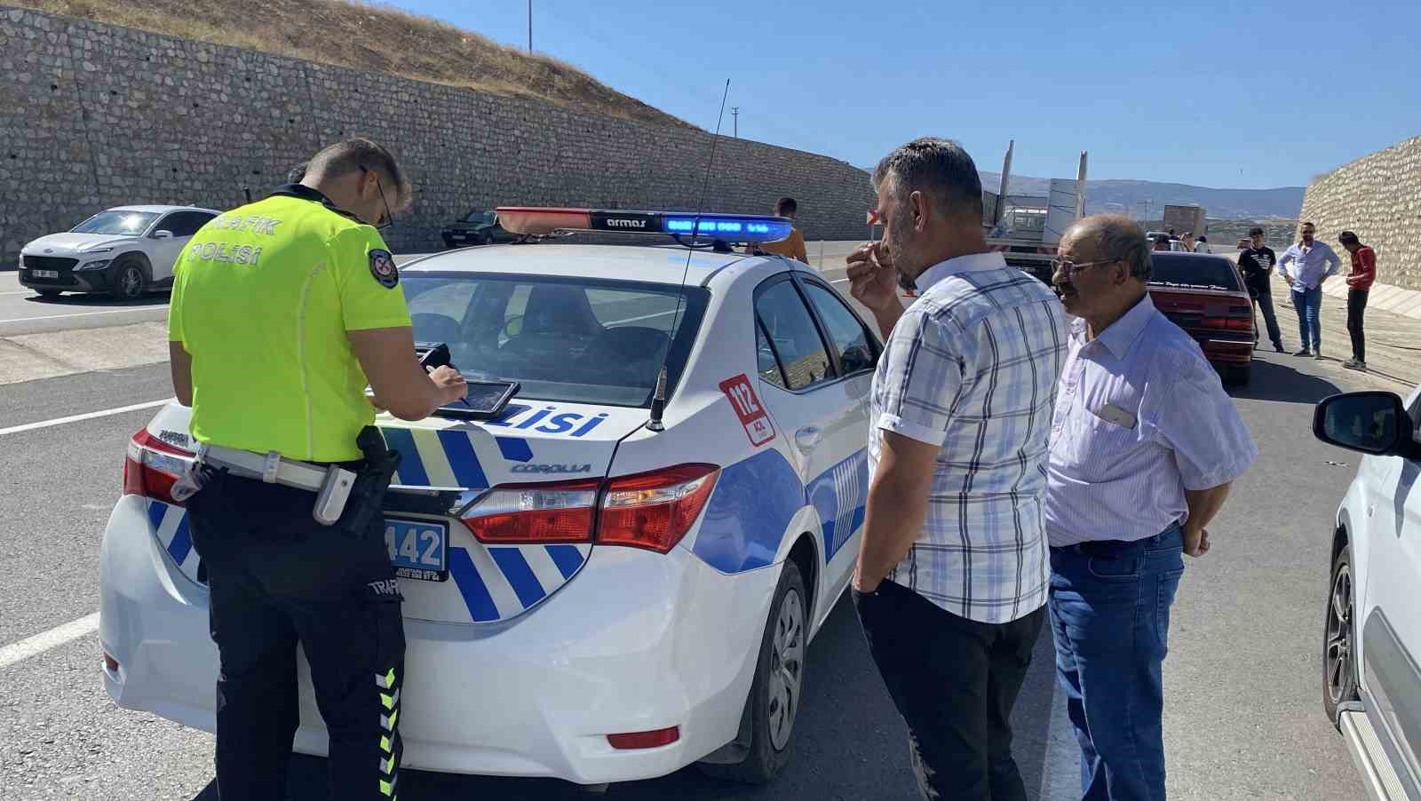 Anız dumanı zincirleme kazaya neden oldu: 7 araç birbirine girdi