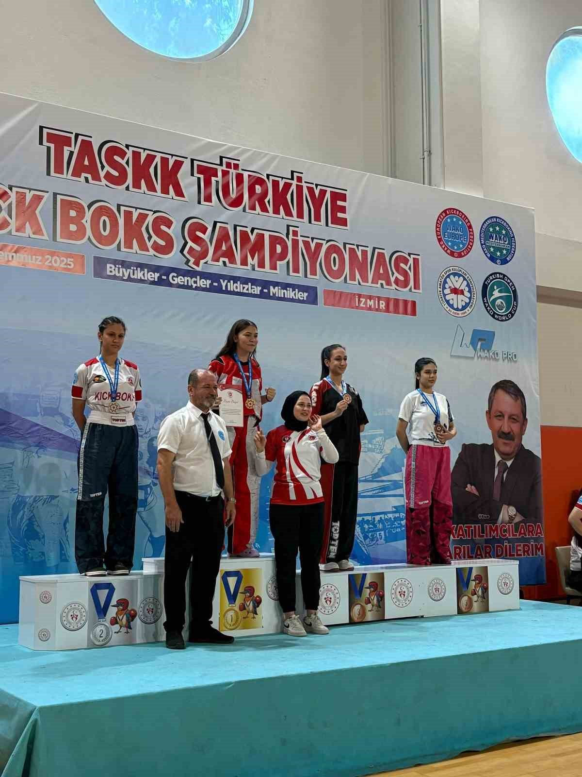 Kick Boks’ta Kayseri’ye 7 madalya