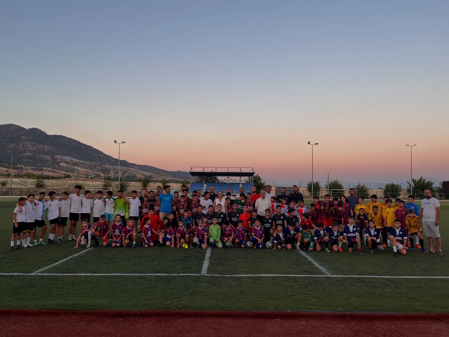 Buharkent’te ’Kentin Çocukları’ futbol turnuvasında ilk düdük çaldı