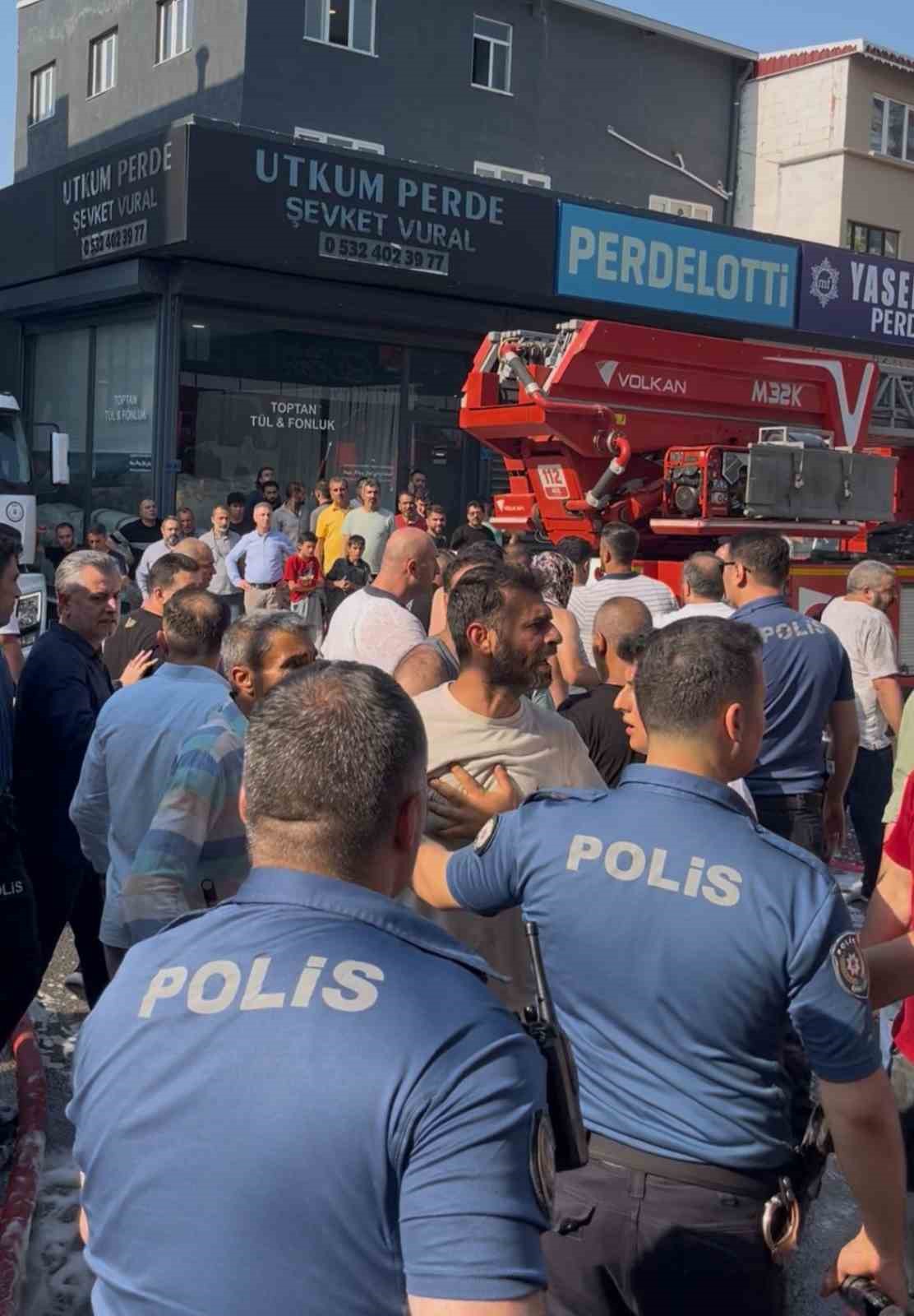 Yangın yerinde ortalık karıştı, itfaiyeci darbedildi, polis müdahale etti
