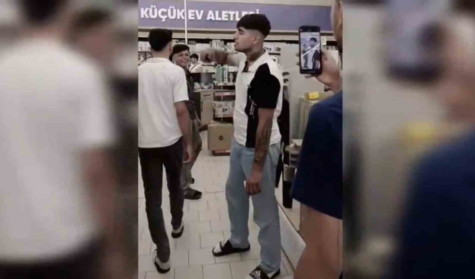 Şanlıurfa’da markette etrafa deodorant sıkan şahıs gözaltına alındı