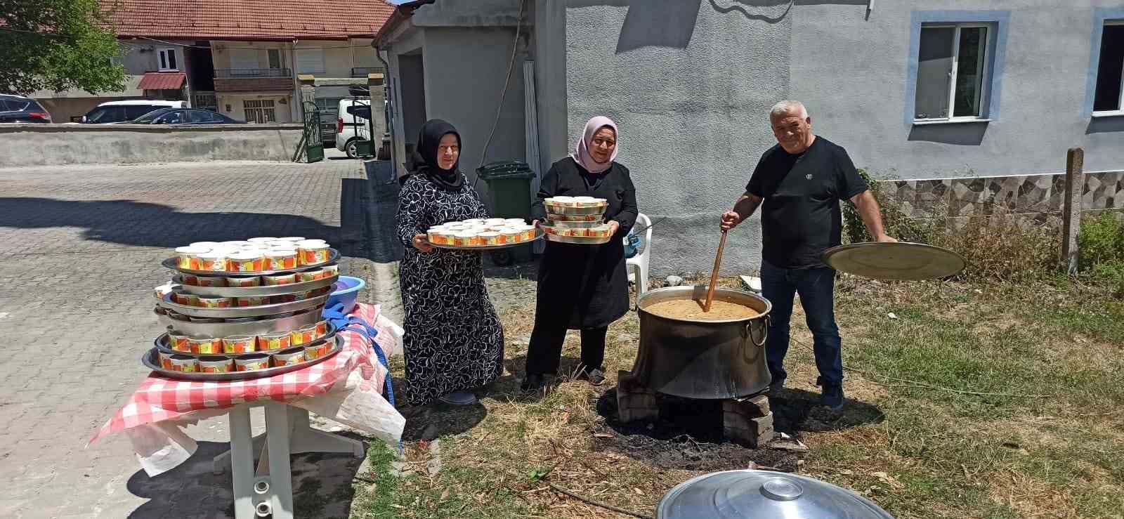 Devrek’te vatandaşlar aşure programında bir araya geldiler