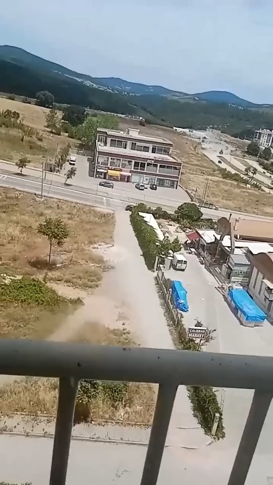 Depremdeki panik anlarını böyle kayda aldı