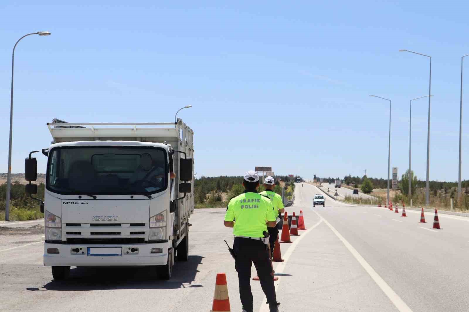 Karaman’da 9 ruhsatsız silah ele geçirilirken, 10 kişi tutuklandı