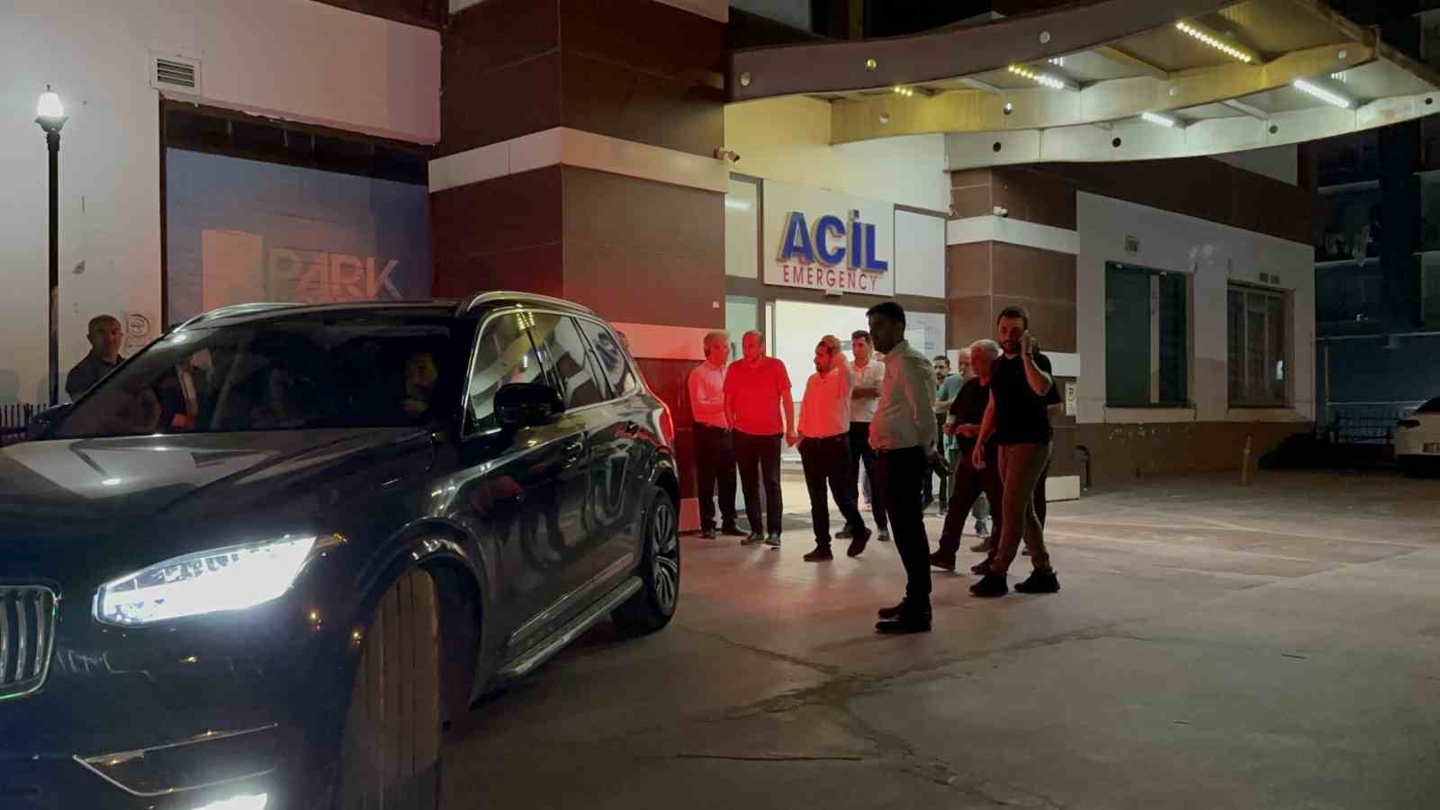 CHP Grup Başkanvekili Murat Emir sahneden düştü