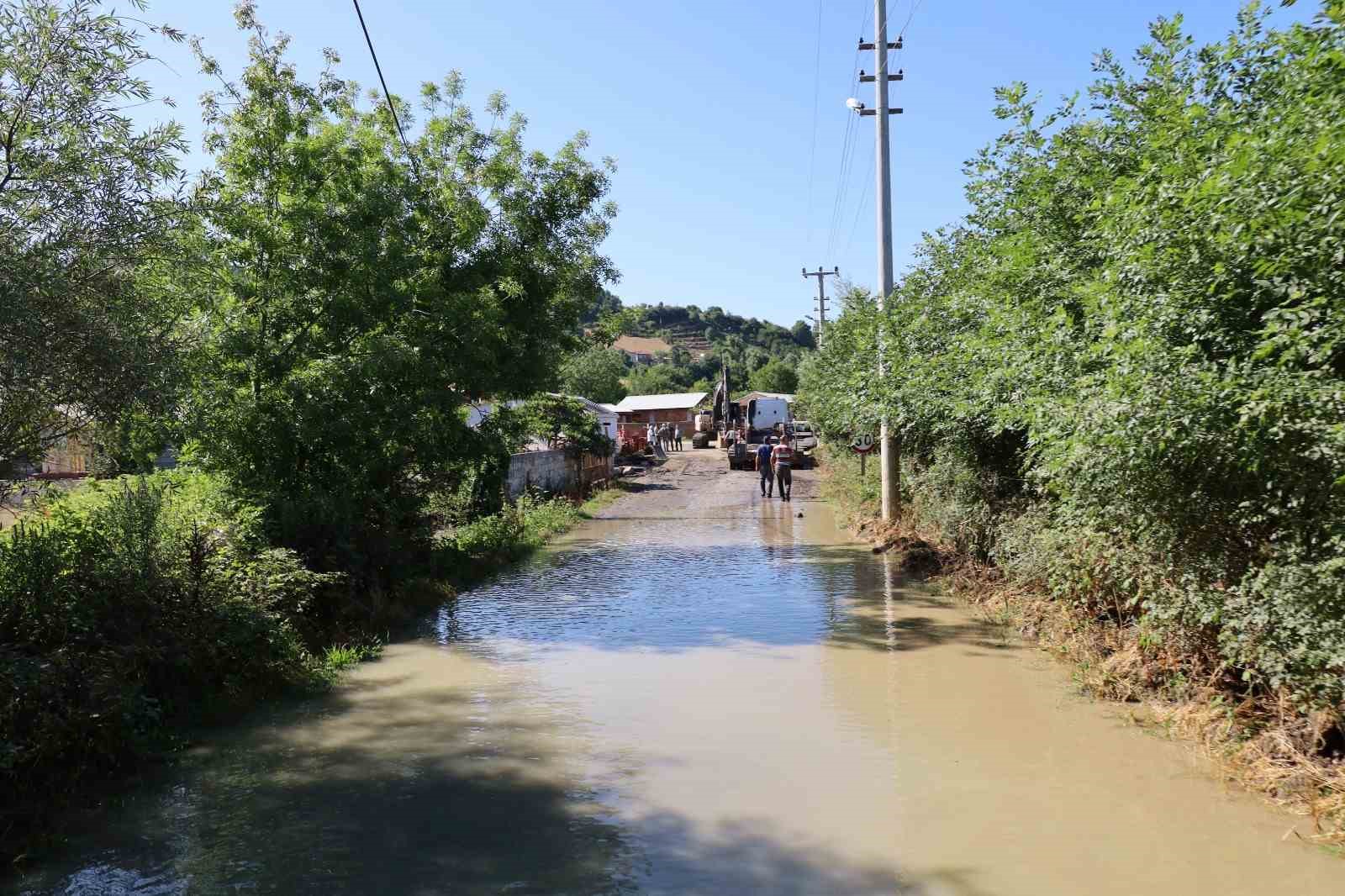 Bafra’da su kanalı taştı, mahsuller sular altında: Üreticiler tepkili
