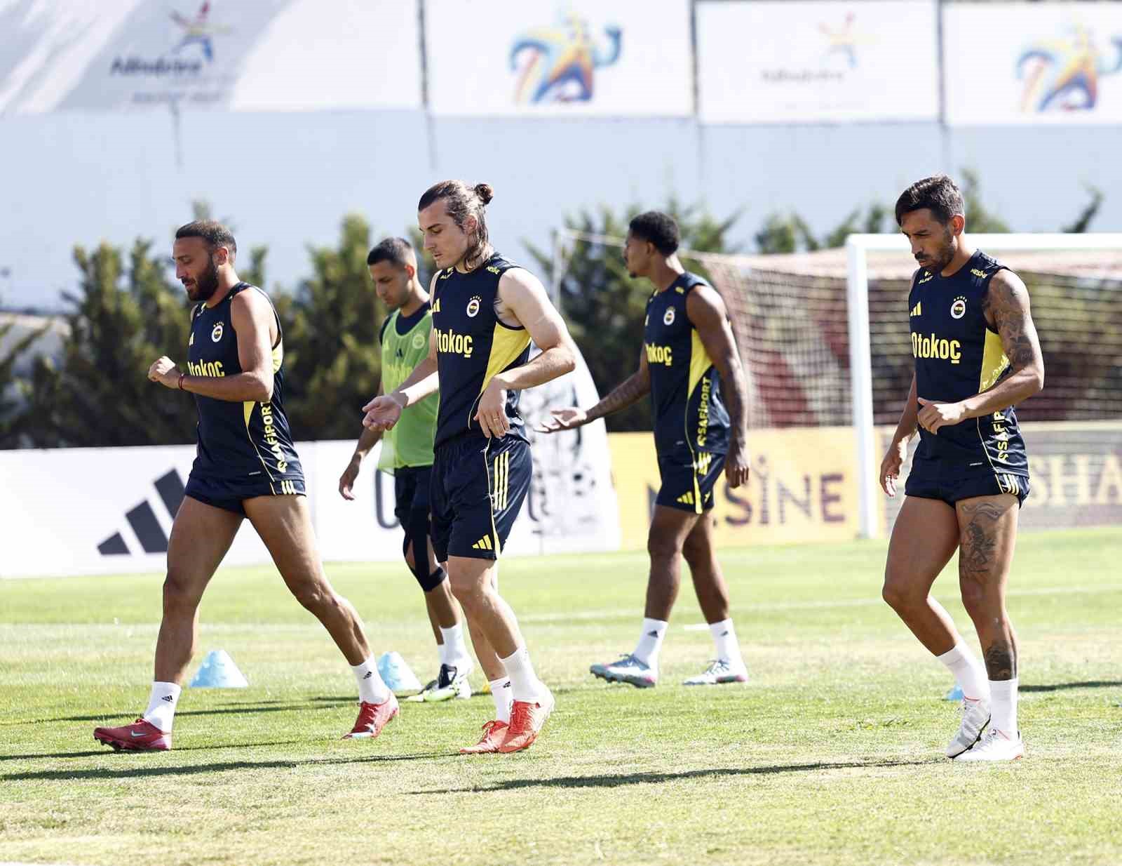 Fenerbahçe, yeni sezon hazırlıklarına devam ediyor
