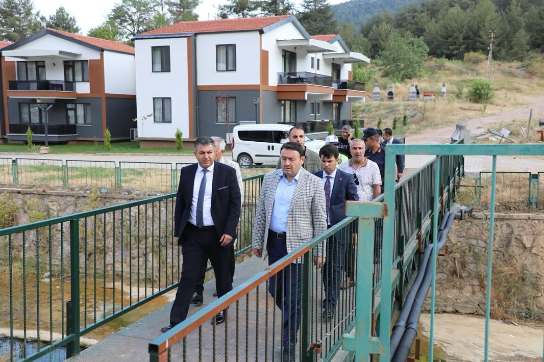 Kütahya Valisi Işın, Gediz Ilıca Termal Tesisleri’nde incelemelerde bulundu