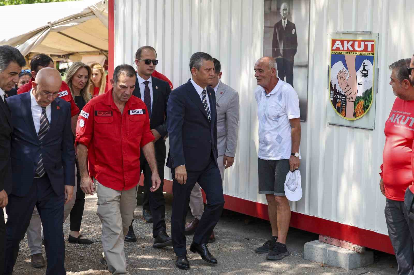 CHP Genel Başkanı Özel’den AKUT’a taziye ziyareti
