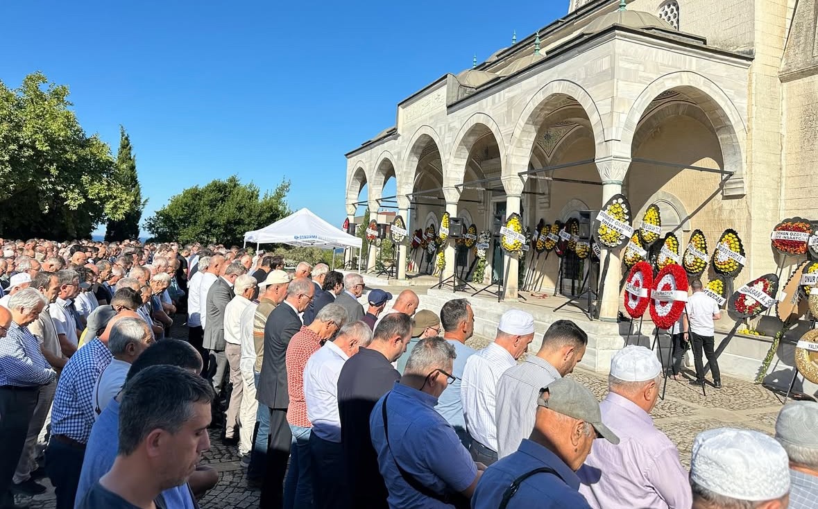 BAGFAŞ kurucusu Recep Gencer Bandırma’da son yolculuğuna uğurlandı