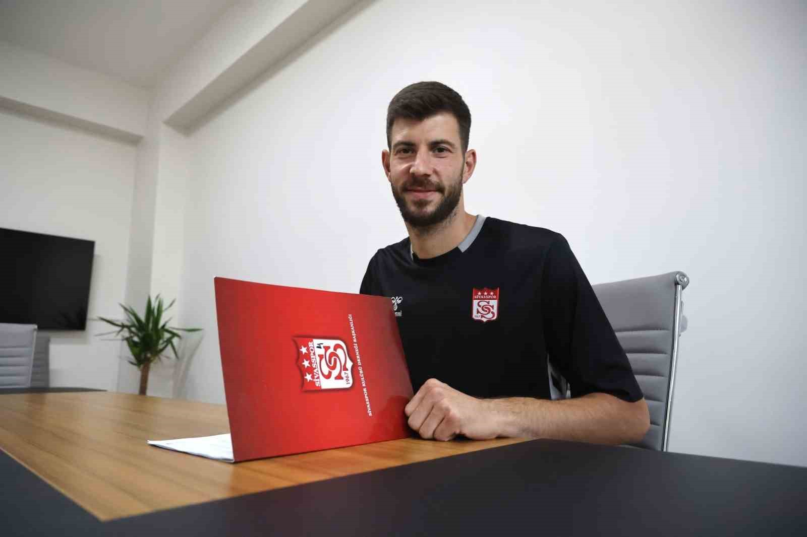 Sivasspor kaleci Göktuğ Bakırbaş’ı kadrosuna kattı