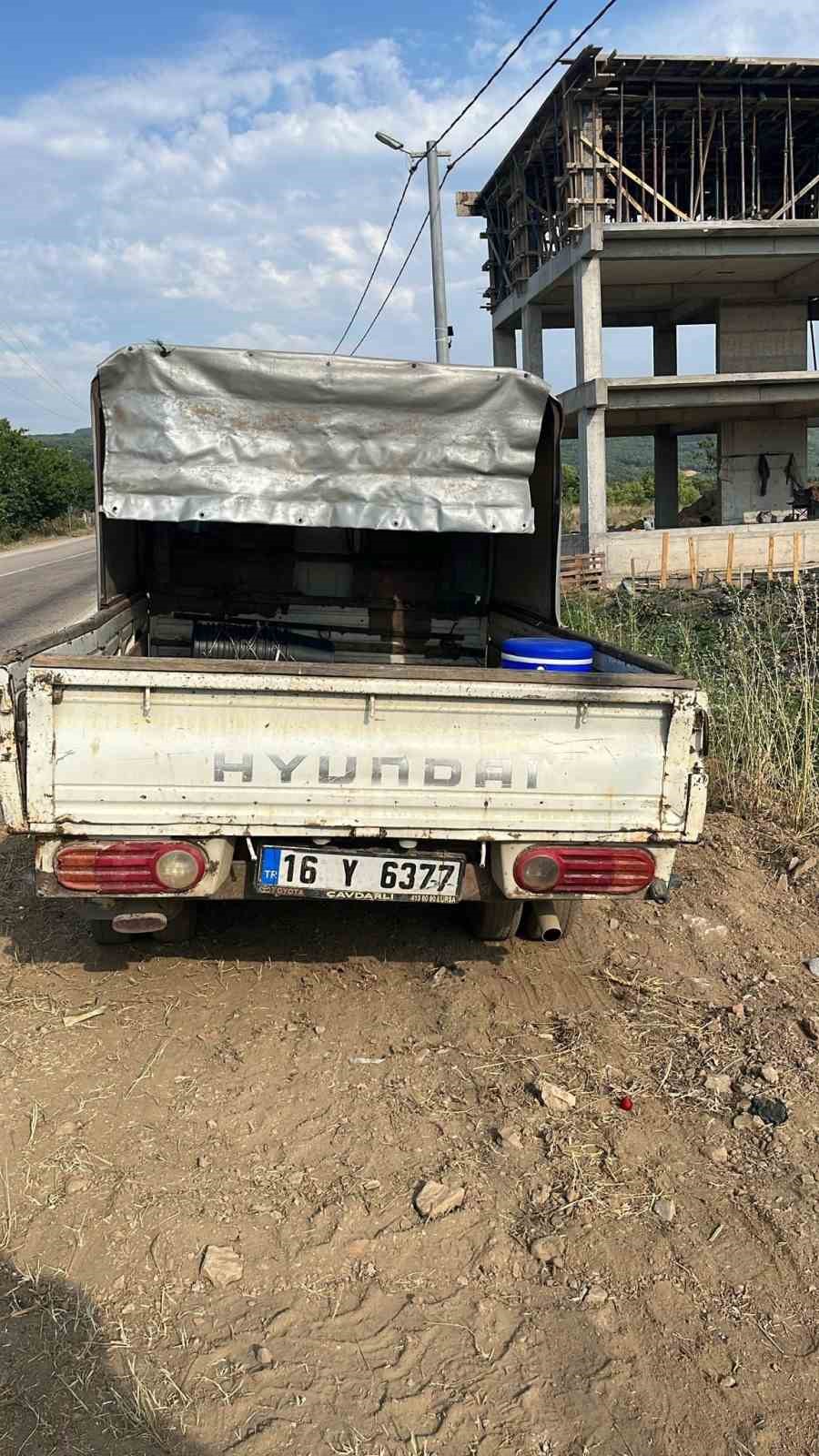 Seyir halindeki kamyonetten düşerek ağır yaralandı
