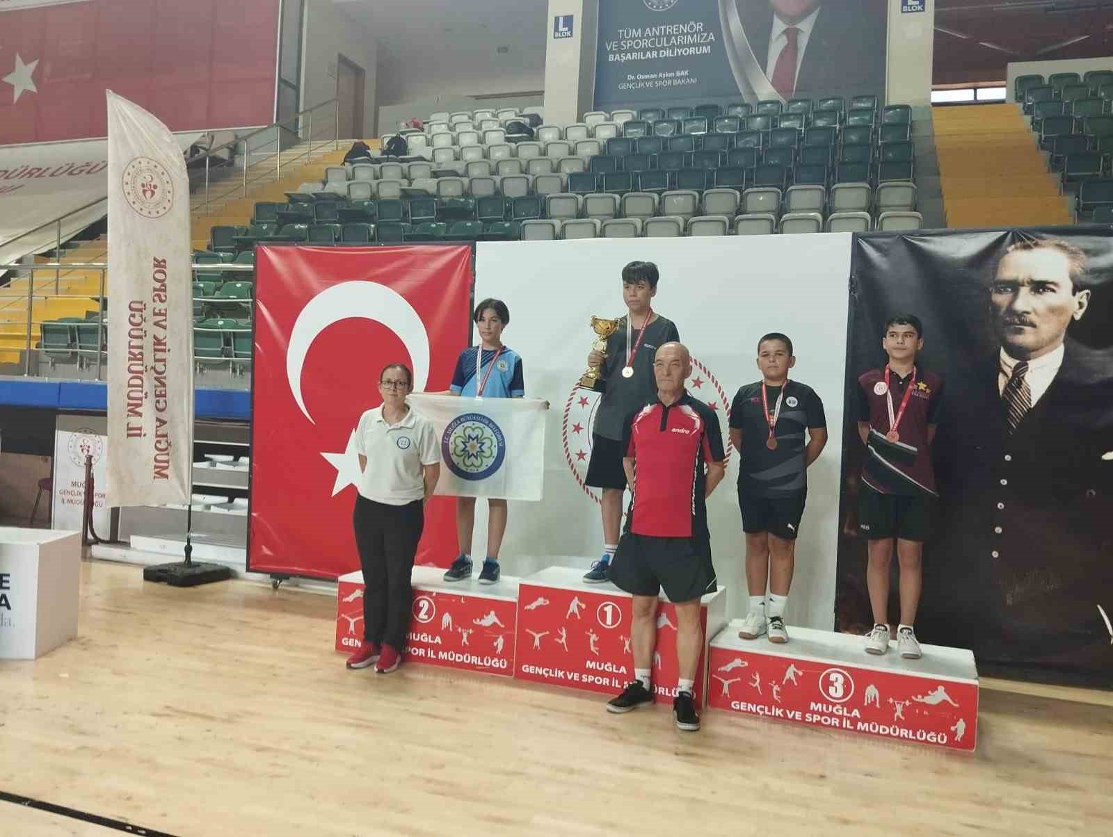 Büyükşehir masa tenisi sporcuları zirvede