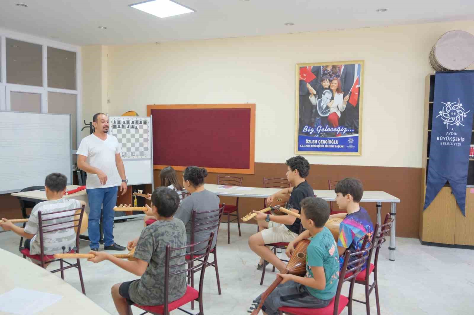 Başkan Çerçioğlu’ndan gençlere kültürel destek