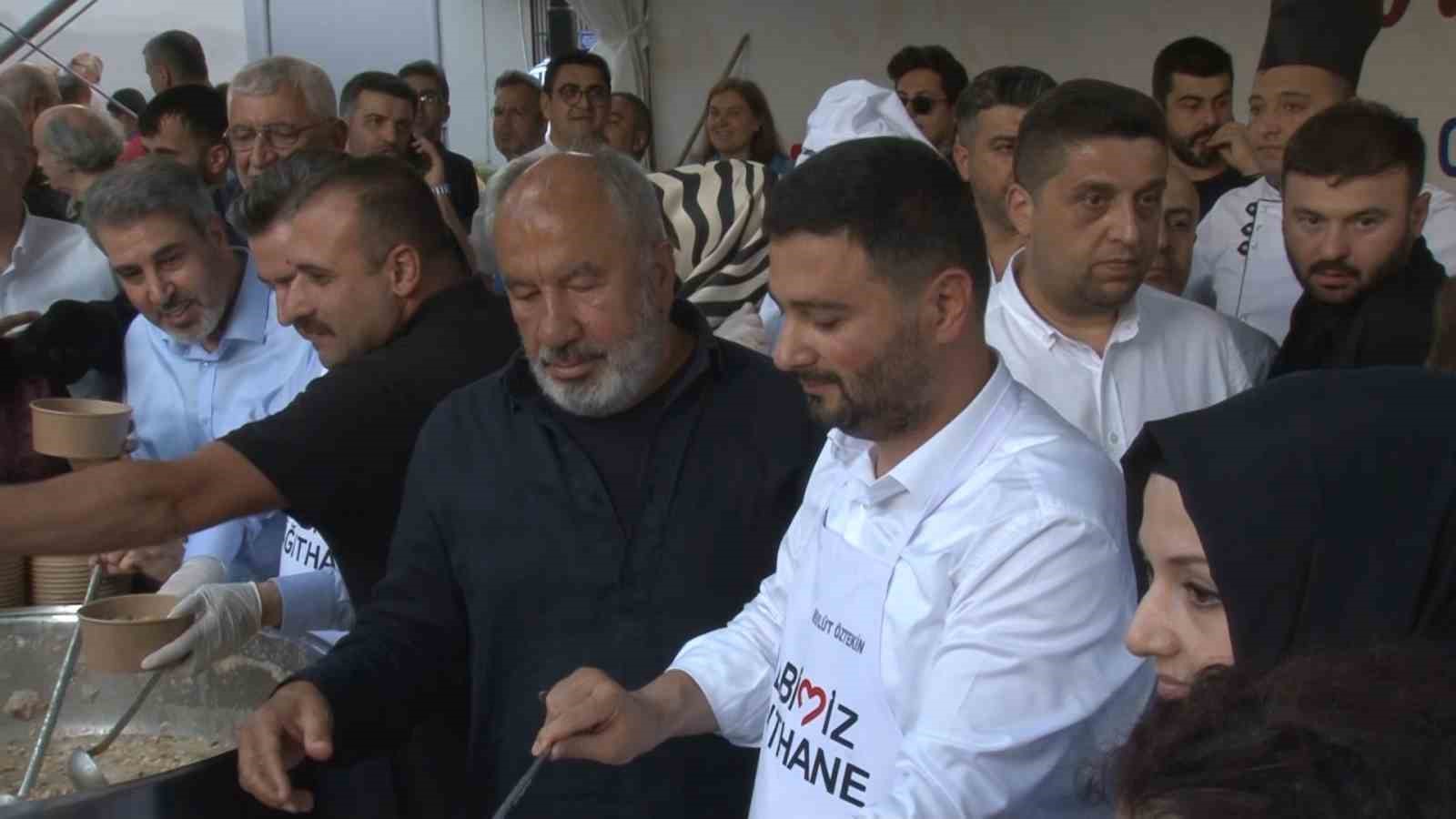 Kağıthane Belediyesi 20 binden fazla kişiye aşure dağıttı