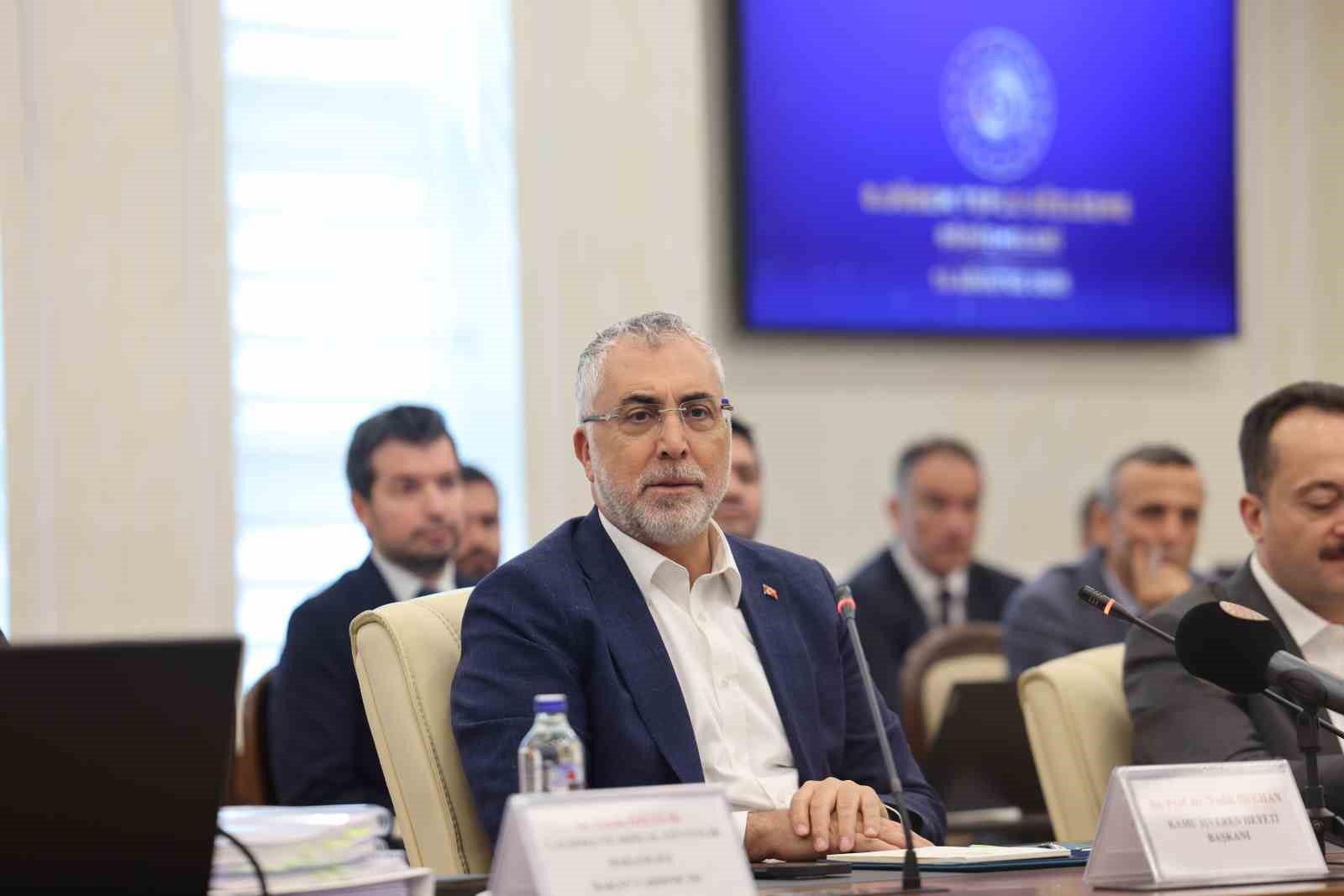 Bakan Işıkhan, Memur-Sen Başkanı Yalçın ve hizmet kollarında ilgili sendika temsilcileri ile bir araya geldi