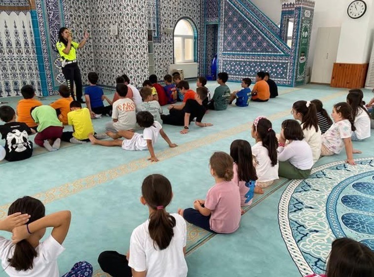 Bilecik’te minik öğrencilere trafikte temel davranış eğitimi