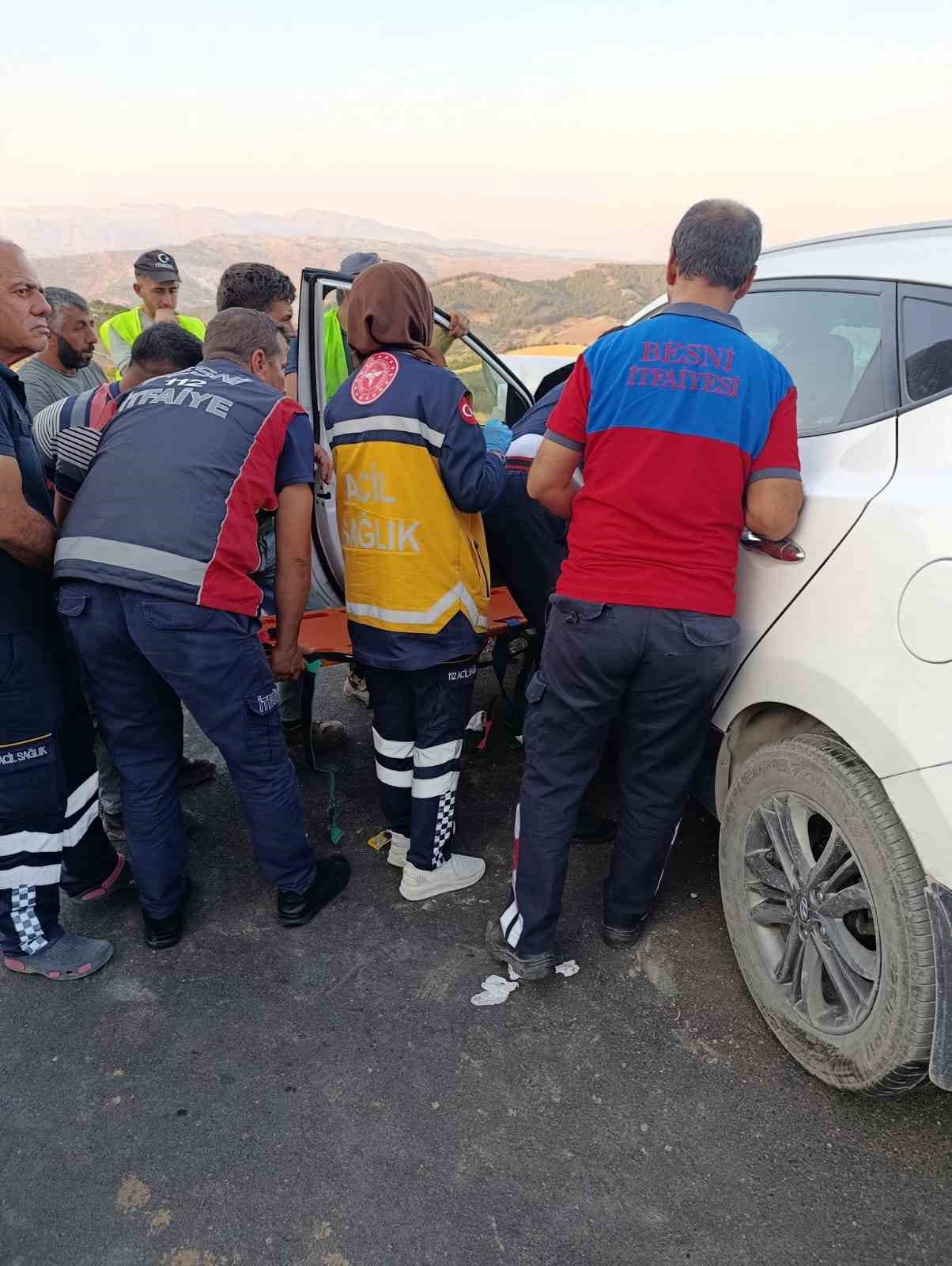 Adıyaman’da minibüs ile otomobil çarpıştı: 5 yaralı