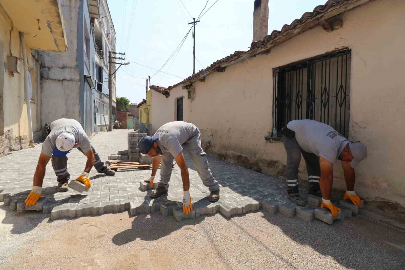 Ekipler Turgutlu’nun dört bir yanında çalışıyor