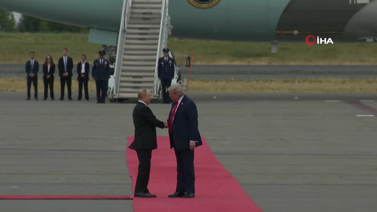 Alaska'da Trump-Putin görüşmesi başladı