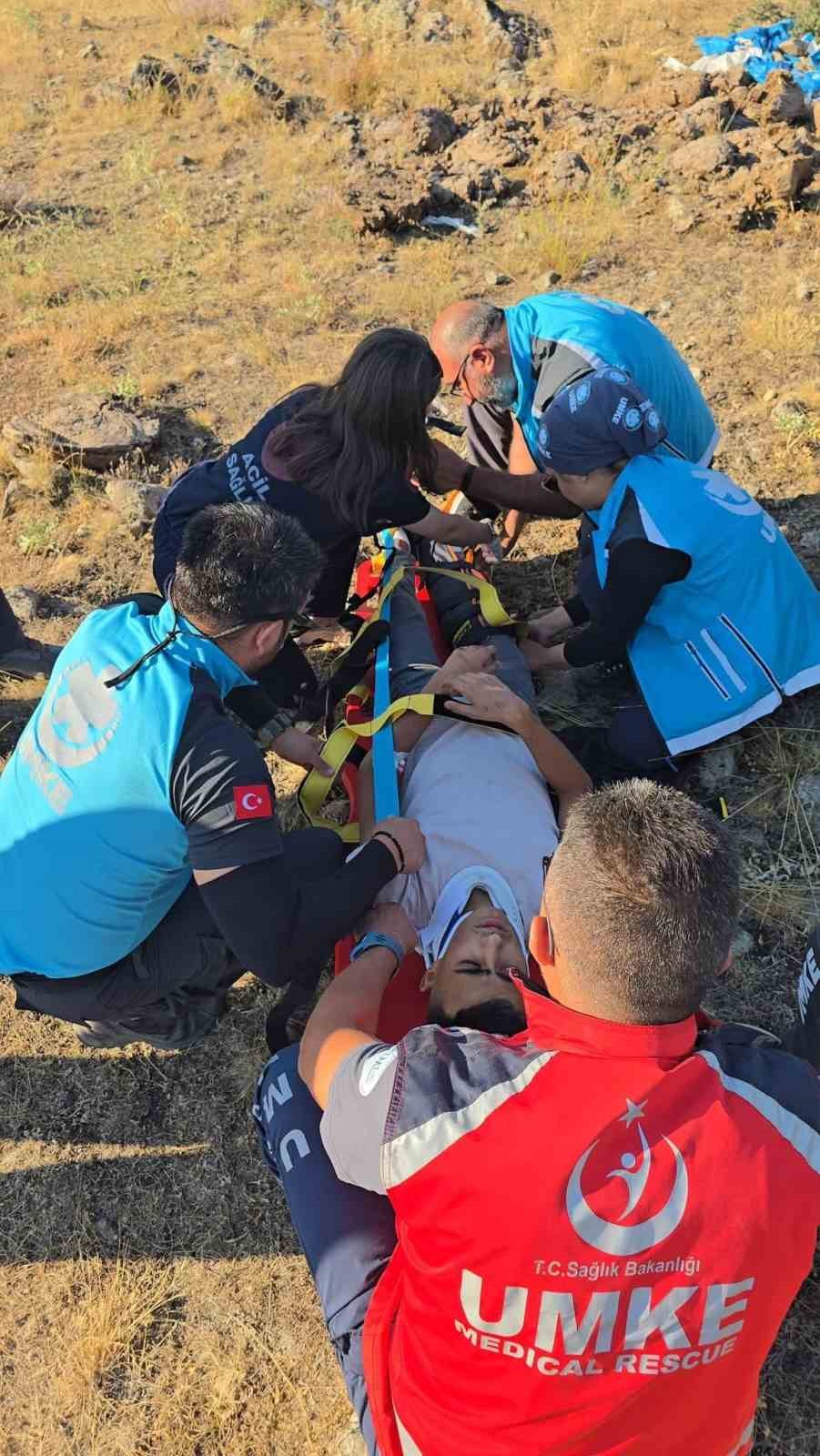 Kontrolden çıkan otomobil devrildi: 3 yaralı