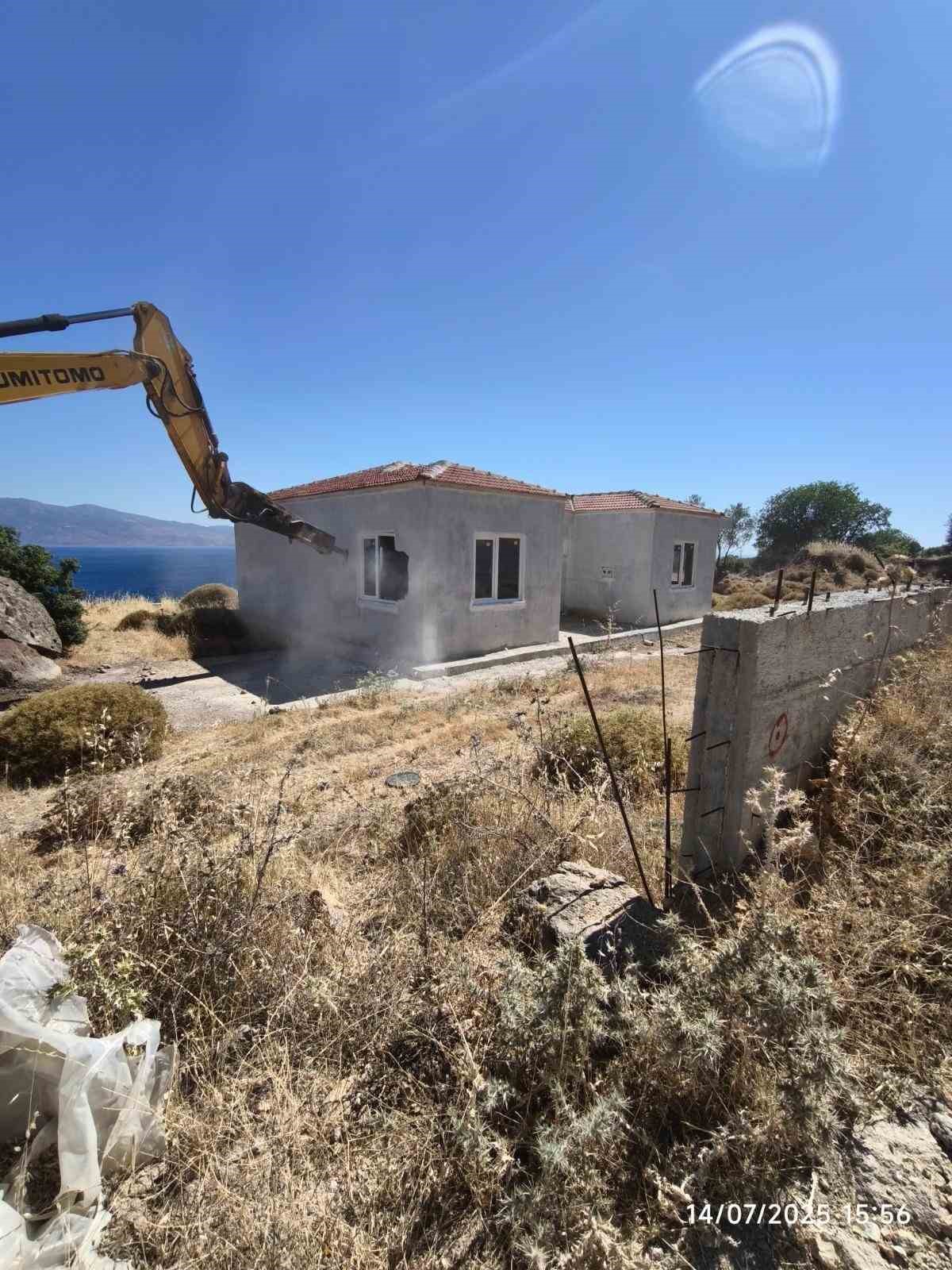 Çanakkale’de 15 kaçak yapı yıkıldı