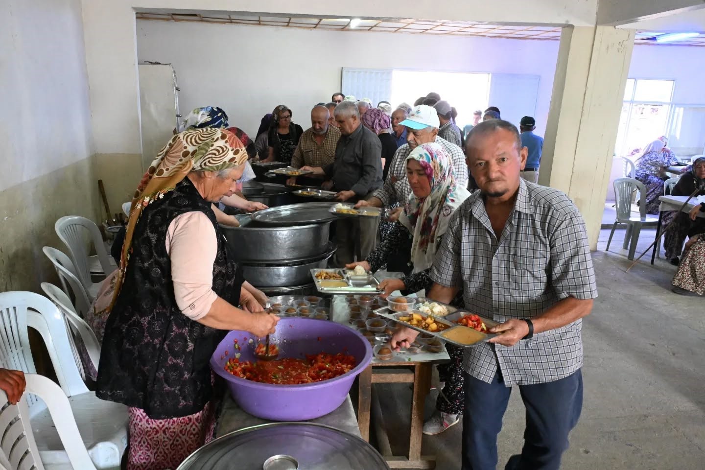 Salihli’nin tarihi mahallesinde eller yağmur için semaya açıldı