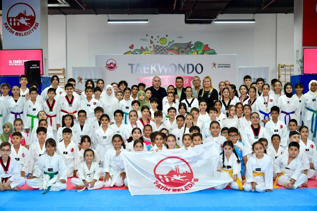 Fatih’te tekvando gösterisi: 150 lisanslı sporcu yeteneklerini sergiledi