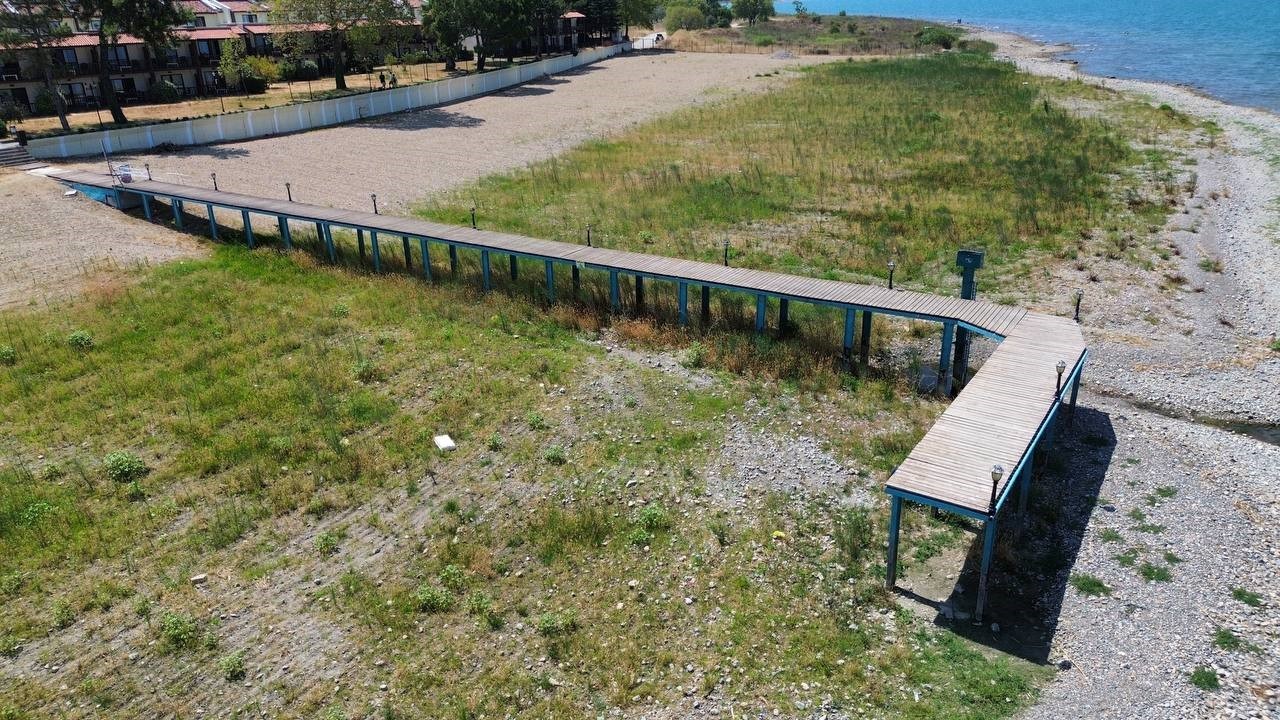 İznik Gölü’nün en büyük iskelesi karada kaldı