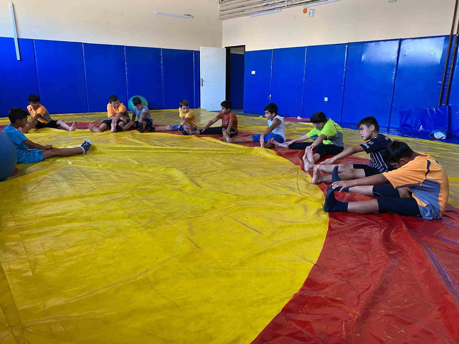 Muş’ta güreş antrenmanları devam ediyor