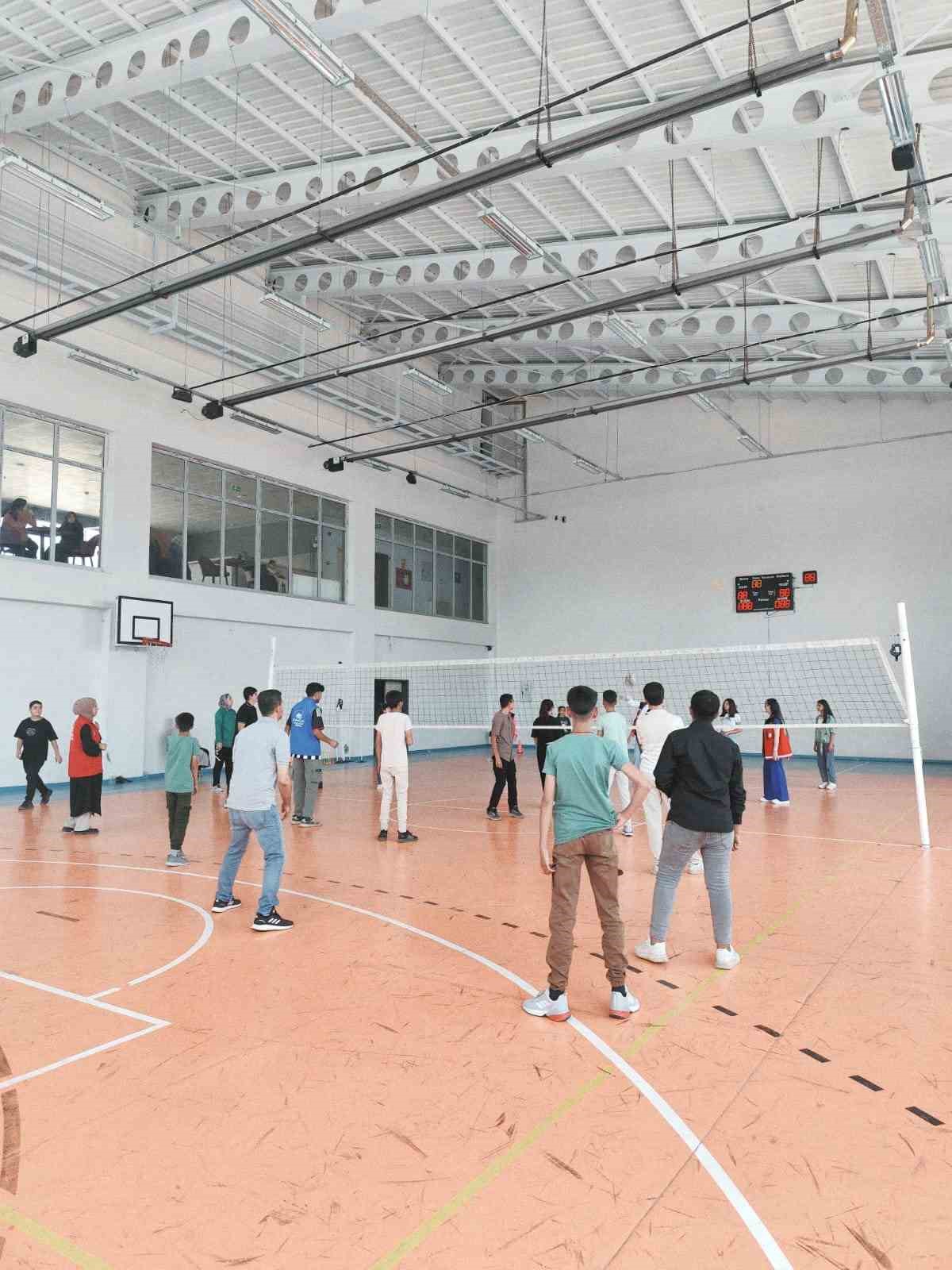 Patnos’ta ailesinin desteğine ihtiyaç duyan çocuklara moral etkinliği