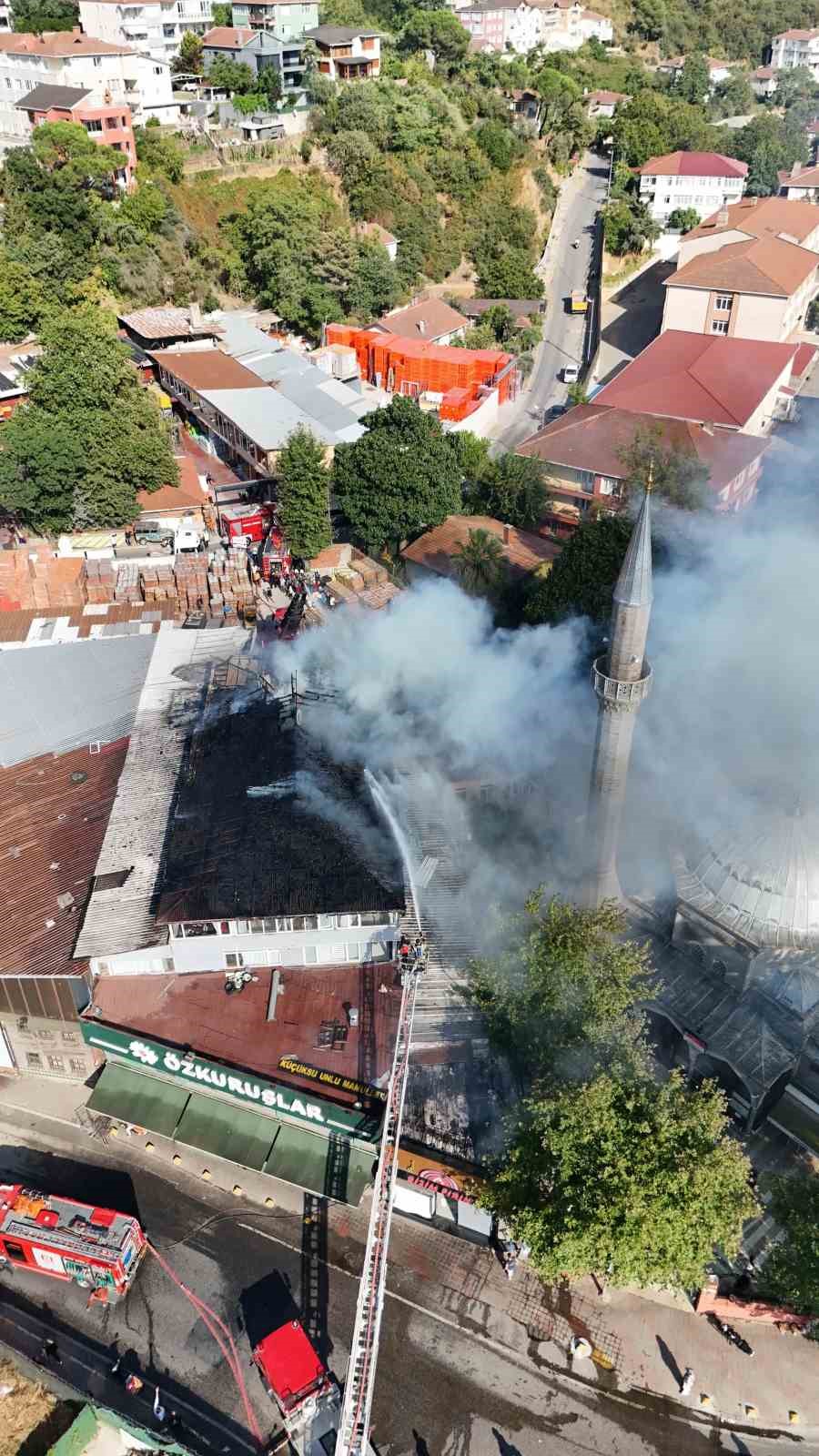 Beykoz’da çatı katında çıkan yangın korkuttu