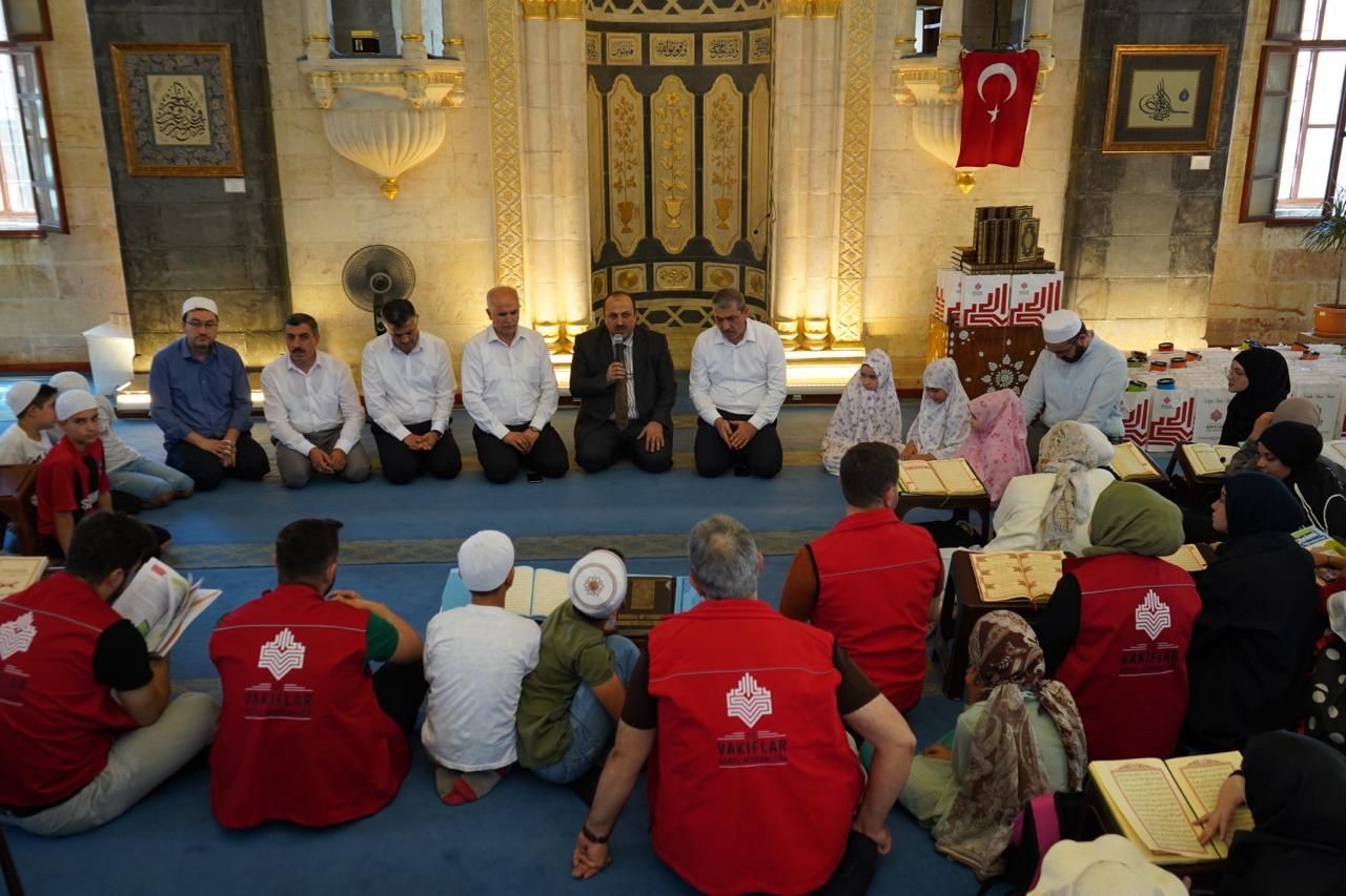 Gaziantep Vakıflar Bölge Müdürlüğü’nden Kur’an kursu öğrencilerine hediye
