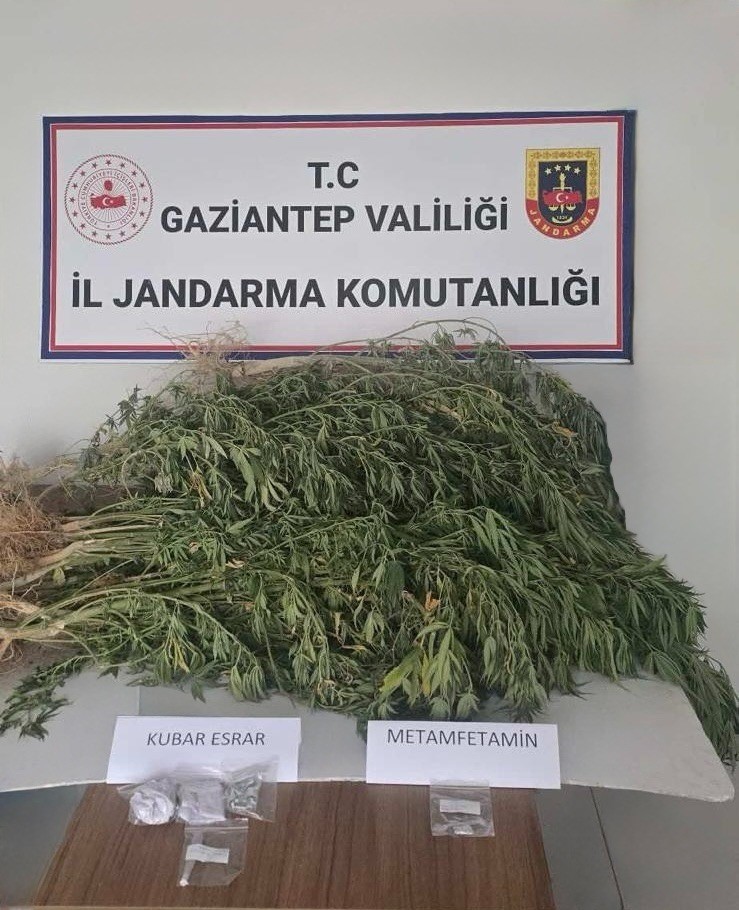 Gaziantep’te uyuşturucu ve kaçakçılık şüphelisi 40 şahıs tutuklandı