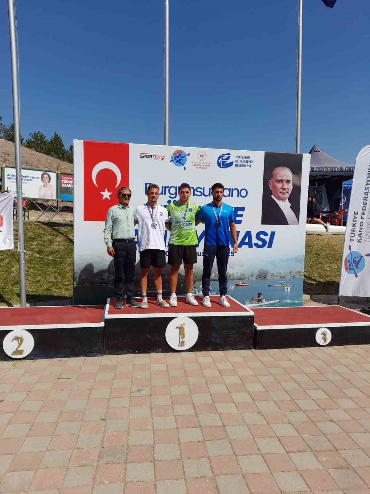 Bursa Büyükşehir Belediyesporlu kanocular madalyaları topladı
