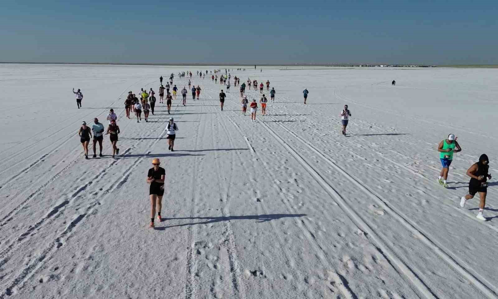 Runfire Salt Lake Ultra Trail Maratonu, renkli görüntülere sahne oldu